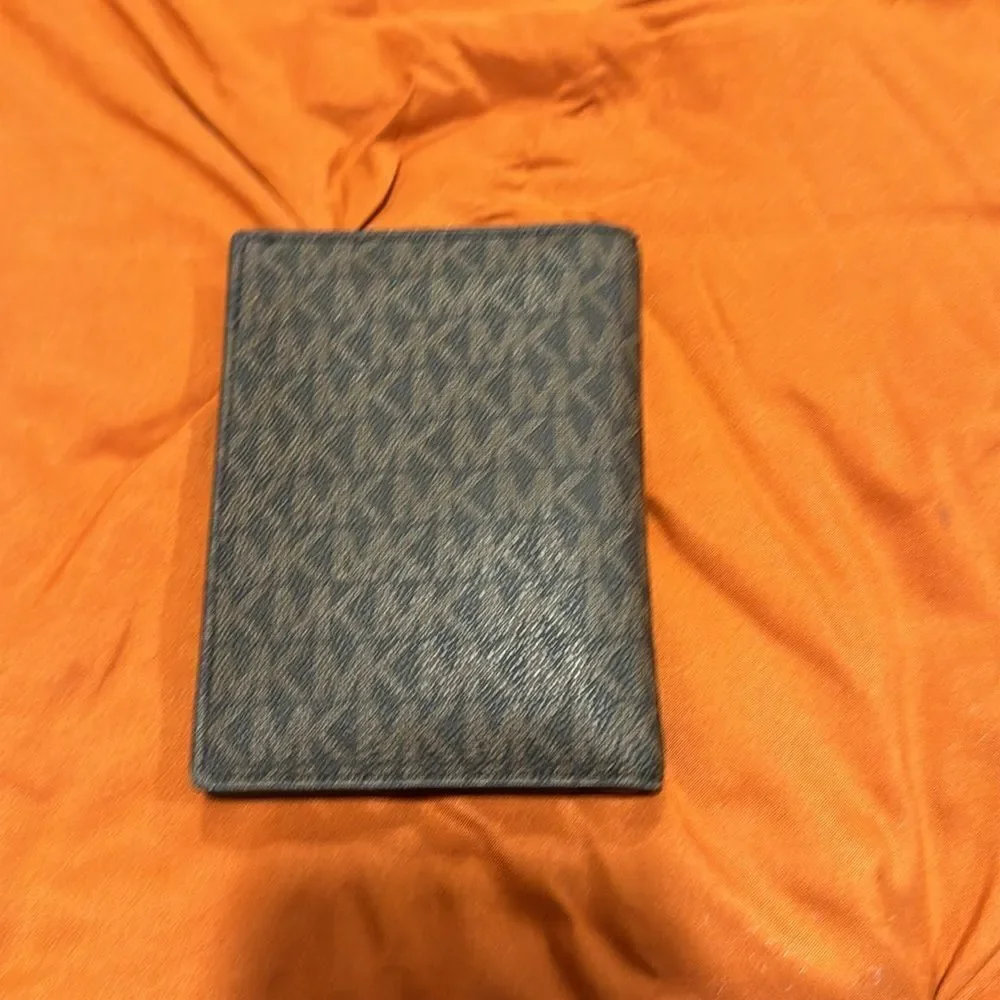 Michael Kors Large Wallet - Picture 3 of 3